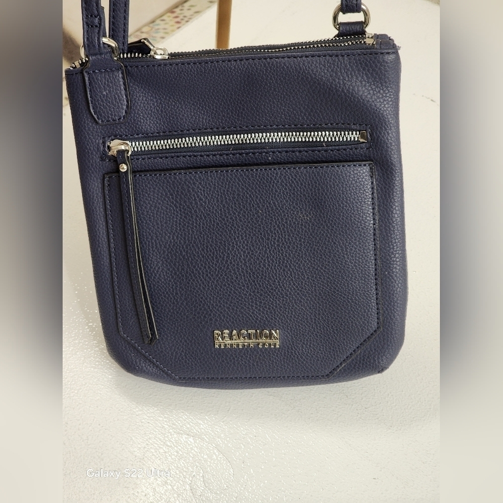 Kenneth Cole Reaction Blue Crossbody Bag with Modern Design - Picture 2 of 8